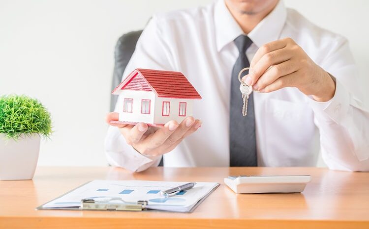 Asegurar una vivienda.