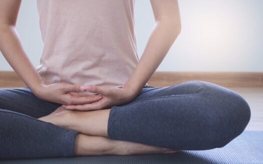 Persona meditando.