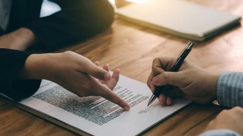 Conoce la diferencia entre reservas y arras en un contrato privado